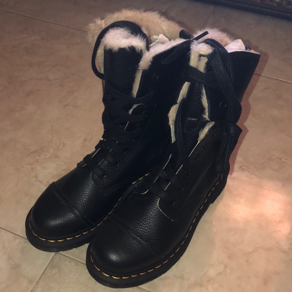 1460 WOMEN'S FAUX FUR LINED LACE UP BOOTS